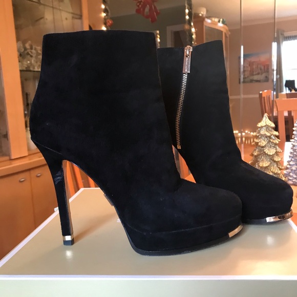 Gorgeous Michael Kors Black Suede Booties - Picture 2 of 8
